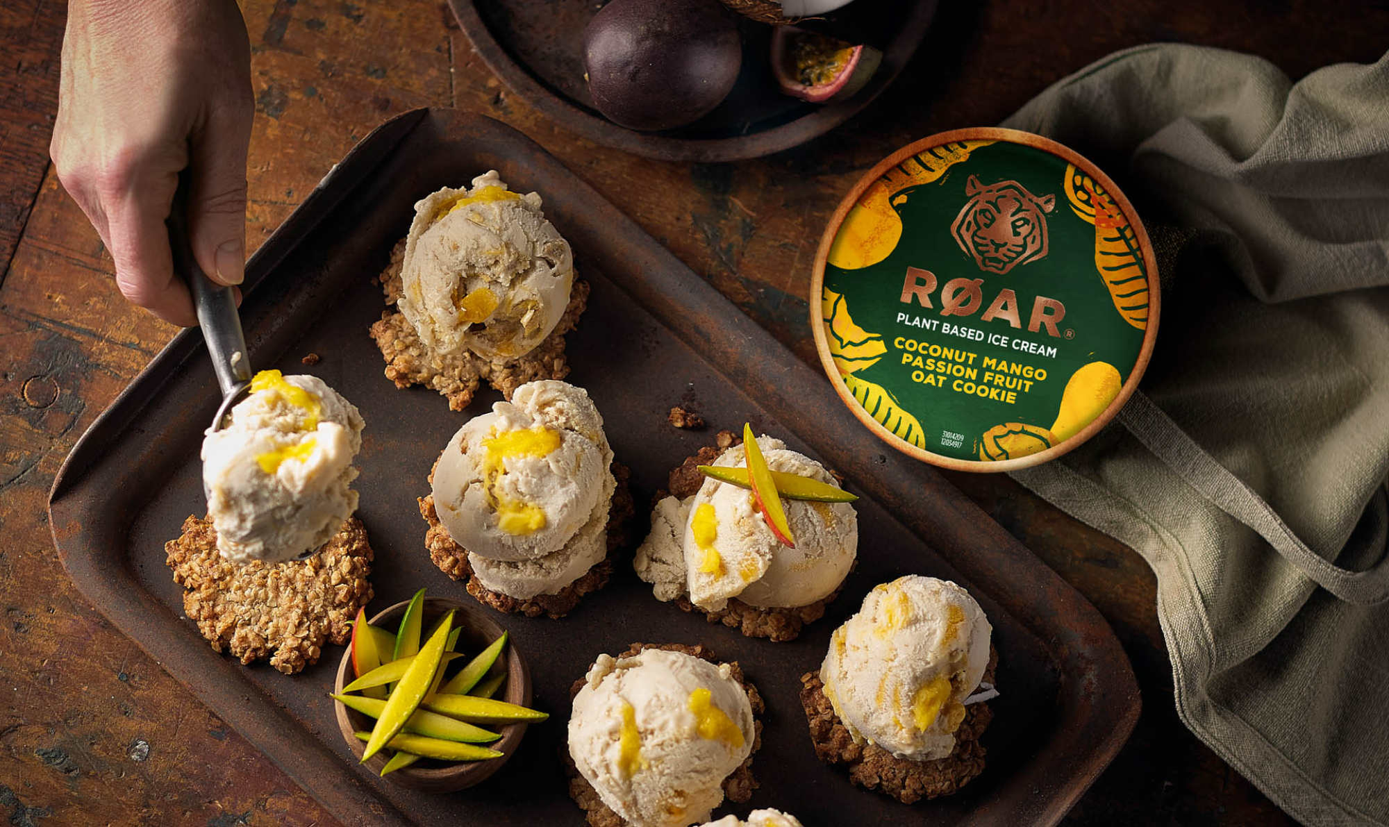 Roar tup with ice cream servings, photographed from above